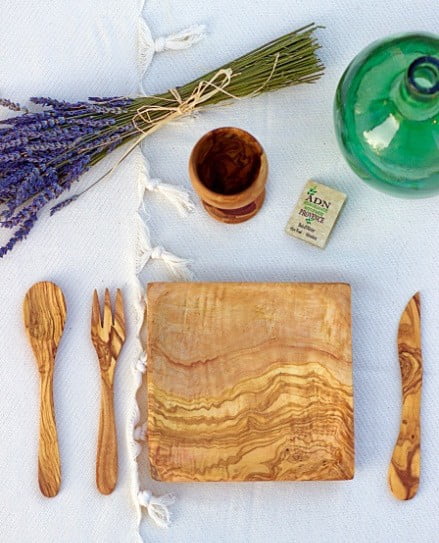 Assiette Carrée en Bois d’Olivier 20×20 cm env.