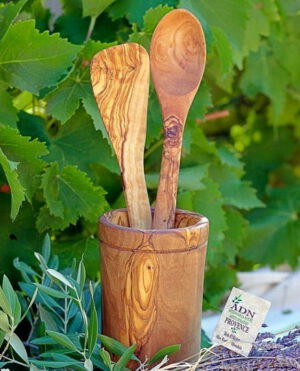 Boite spéciale cuisine en bois d'olivier Diamètre 10 cm et hauteur 17 cm env. Livré avec une spatule et une cuillère en bois d'olivier de 30 cm env. de longueur