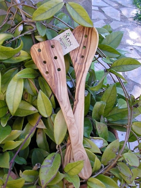 Cuillère à trous en Bois d’Olivier 35 cm