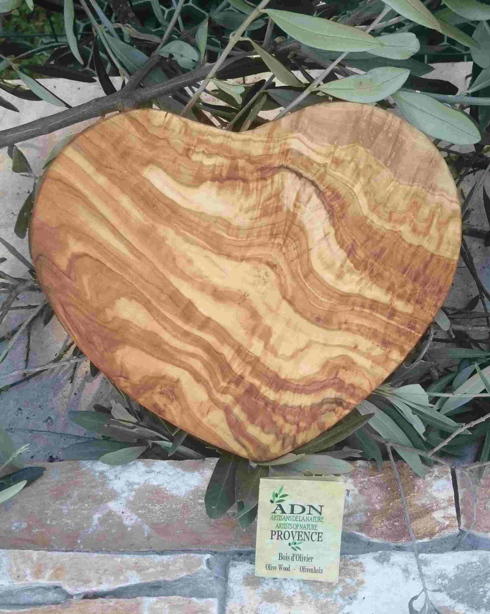 Planche en Forme de Coeur en Bois d’Olivier