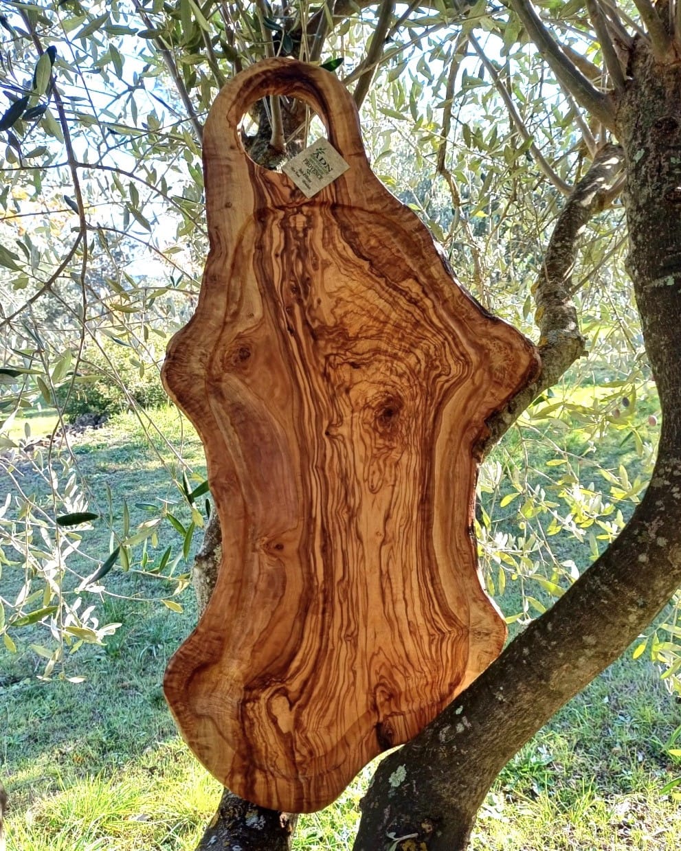 Planche à Viande avec poignée en Bois d’Olivier 70×25-30x2cm env.